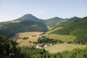 Abbazia di Valdicastro e Monte San Vicino