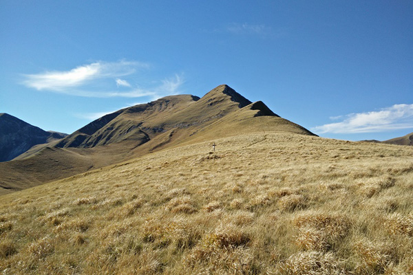 TREKKING NEI SIBILLINI SULLE TRE CRESTE DEL FARGNO